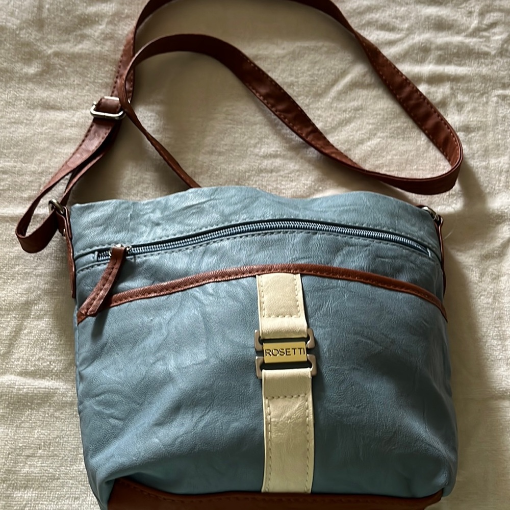 Crossbody handbag, rarely used, great condition, many pockets